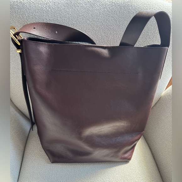 NWT! | MADEWELL The Essential Bucket Tote in Chocolate Raisin Leather - Picture 6 of 16